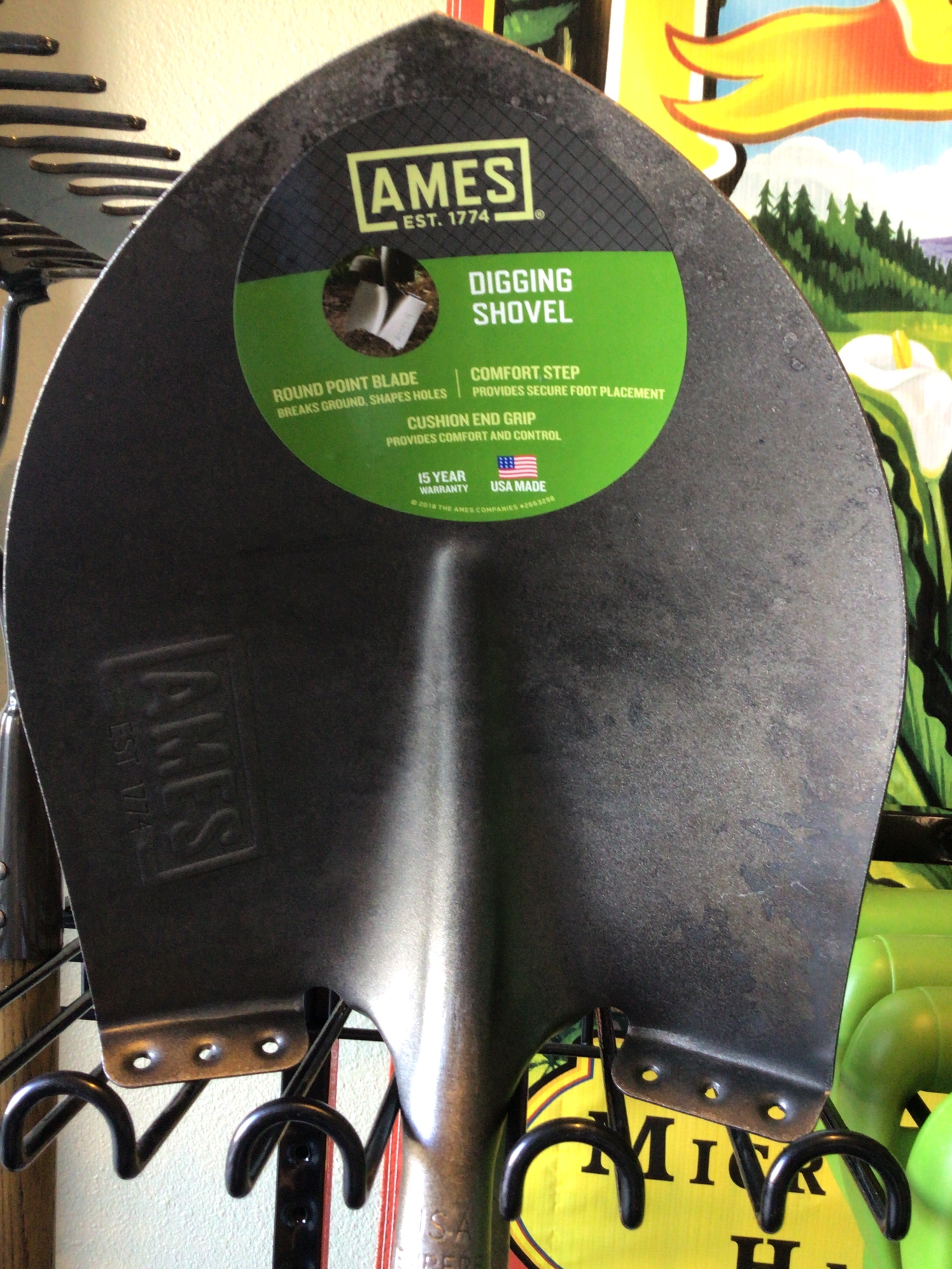 Ames diggin shovel round point blade